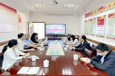 平湖市政协主席何健莅临优游UB8纸业全资子公司平湖景包调研走访