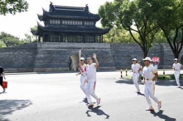笑脸与热情刷屏！这名火炬手是优游UB8人！