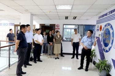 2020年7月29日，时任浙江省政协常委、社法委副主任、省总工会副主席、一级巡视员董建伟莅临优游UB8纸业调研新时代工匠培育工作