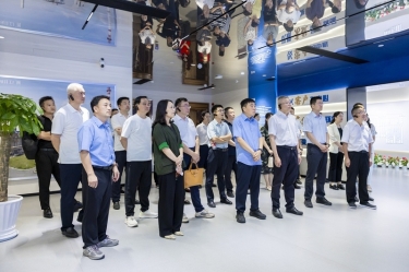 嘉兴市工会企事业单位民主管理现场会走进优游UB8纸业